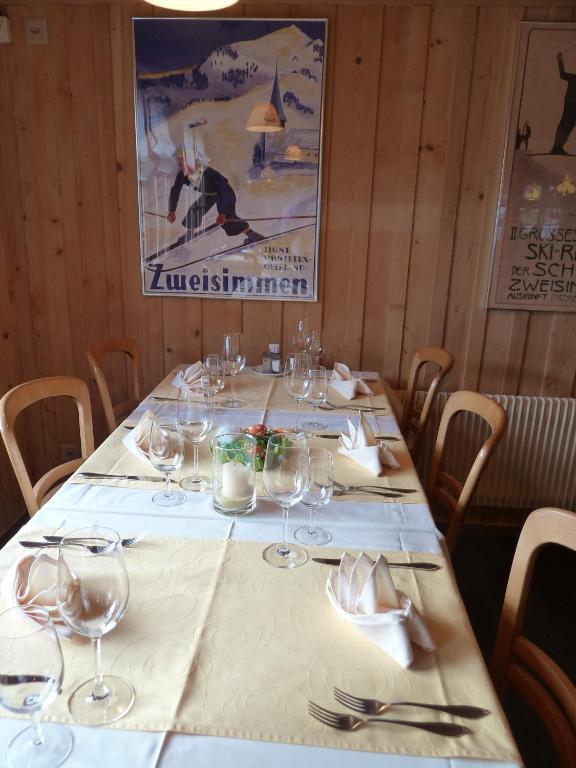 Hôtel Gasthof Derby à Zweisimmen Extérieur photo