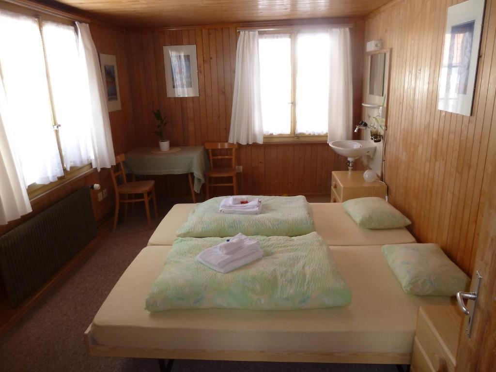 Hôtel Gasthof Derby à Zweisimmen Chambre photo
